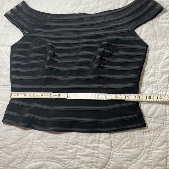 JS Collections Black Off Shoulder Bondage Top Striped Molded Cups Full Zip 8P - Picture 8 of 8